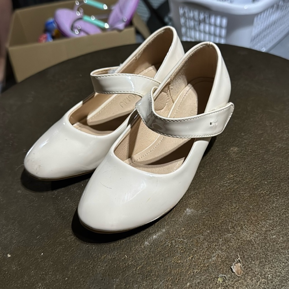 Girl Off White Dress Shoes Size 11